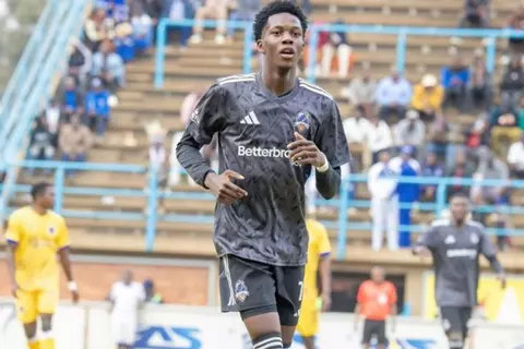 منافس مصر.. منتخب زيمبابوي يتسلح بأصغر لاعب في أمم أفريقيا